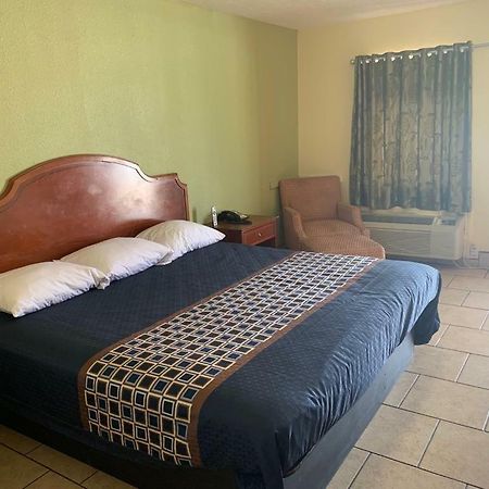 Texas Inn Бомонт Екстериор снимка