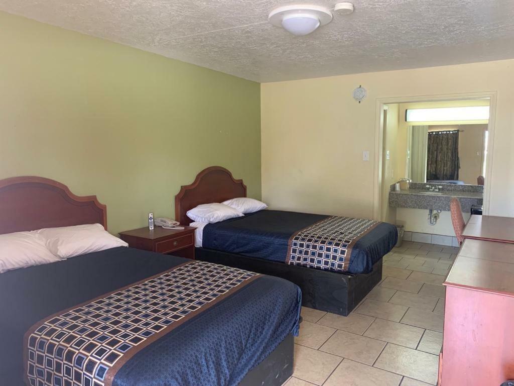 Texas Inn Бомонт Екстериор снимка
